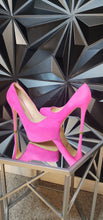 Load image into Gallery viewer, Dream Pairs pink heels           sz 8
