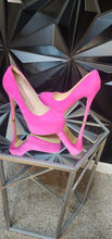 Load image into Gallery viewer, Dream Pairs pink heels           sz 8
