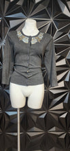Load image into Gallery viewer, Cable &amp; Gauge gray cardigan       sz medium
