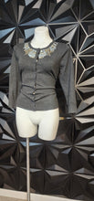 Load image into Gallery viewer, Cable &amp; Gauge gray cardigan       sz medium
