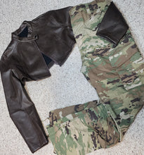Load image into Gallery viewer, Camo 2 piece set w crop jacket         sz small
