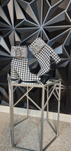 Load image into Gallery viewer, NWOT Houndstooth print heels  sz 10
