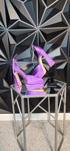 Load image into Gallery viewer, Fashion Nova purple platform heels        sz 9
