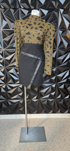 Load image into Gallery viewer, Faux leatherskirt/swirl top 2 piece set      sz 14/16
