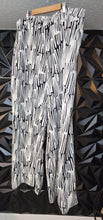 Load image into Gallery viewer, New York &amp; company  wide leg pants       sz 14
