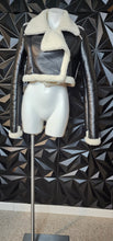 Load image into Gallery viewer, Sherpa crop coat               sz small
