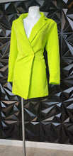 Load image into Gallery viewer, Shein curve lime blazer            sz 1xl (14/16)
