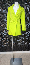 Load image into Gallery viewer, Shein curve lime blazer            sz 1xl (14/16)
