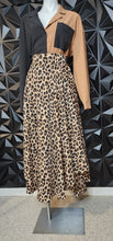Load image into Gallery viewer, Cheetah print long skirt              sz untagged, best fit 14/16
