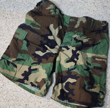 Load image into Gallery viewer, Camo shorts           sz xl
