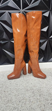 Load image into Gallery viewer, Cape Robbin patent leather heels            sz 7
