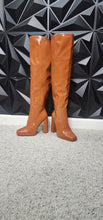 Load image into Gallery viewer, Cape Robbin patent leather heels            sz 7
