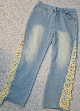 Load image into Gallery viewer, Light distressed denim jeans            sz xl (best fitting sz 10)
