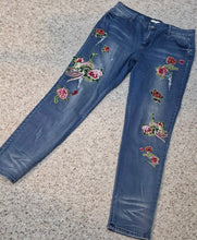 Load image into Gallery viewer, Boston Proper floral stoned jean           sz 12
