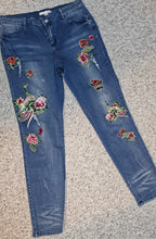 Load image into Gallery viewer, Boston Proper floral stoned jean           sz 12
