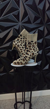 Load image into Gallery viewer, Cheetah print spandex heels          sz 41=10
