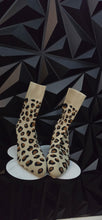 Load image into Gallery viewer, Cheetah print spandex heels          sz 41=10
