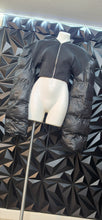 Load image into Gallery viewer, Long arm puffer crop jacket              sz medium
