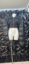 Load image into Gallery viewer, Long arm puffer crop jacket              sz medium
