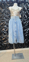 Load image into Gallery viewer, Vintage stonewash skirt           sz untagged, best fit sz 12/14
