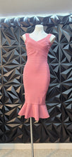 Load image into Gallery viewer, Pink fit and flare bandage dress           sz small
