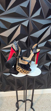 Load image into Gallery viewer, Steve Madden leopard platform heels         sz 9.5
