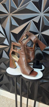 Load image into Gallery viewer, Vince Camuto brown sandal heels          sz 7.5
