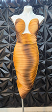 Load image into Gallery viewer, Blanc ruche 2 toned dress            sz medium, best fitting sz small
