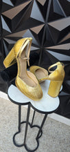 Load image into Gallery viewer, Brand new Badgley Mischka gold chunky heels               sz  9
