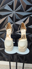 Load image into Gallery viewer, Sam Edelman chunky platform heels             sz 8.5

