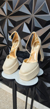 Load image into Gallery viewer, Sam Edelman chunky platform heels             sz 8.5
