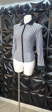Load image into Gallery viewer, Petite sophisticate stripe top        sz medium
