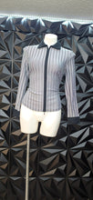 Load image into Gallery viewer, Petite sophisticate stripe top        sz medium
