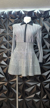 Load image into Gallery viewer, Houndstooth skirt   sz med/large fit
