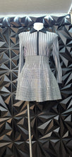 Load image into Gallery viewer, Houndstooth skirt   sz med/large fit
