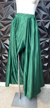 Load image into Gallery viewer, Dave &amp; Johnny long green skirt            sz 14, best fitting sz 10

