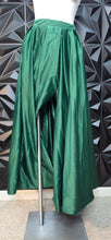 Load image into Gallery viewer, Dave &amp; Johnny long green skirt            sz 14, best fitting sz 10
