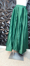 Load image into Gallery viewer, Dave &amp; Johnny long green skirt            sz 14, best fitting sz 10
