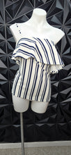 Load image into Gallery viewer, Banana Republic stripe ruffed top        sz small
