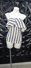 Load image into Gallery viewer, Banana Republic stripe ruffed top        sz small
