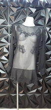 Load image into Gallery viewer, White house black market sheer top       sz 6
