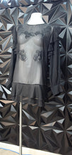 Load image into Gallery viewer, White house black market sheer top       sz 6
