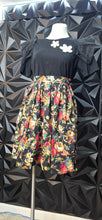 Load image into Gallery viewer, Floral print flare skirt              sz medium-10
