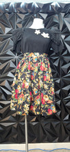 Load image into Gallery viewer, Floral print flare skirt              sz medium-10
