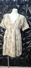Load image into Gallery viewer, Mustard seed baby doll dress       sz small
