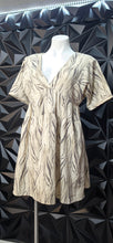 Load image into Gallery viewer, Mustard seed baby doll dress       sz small
