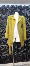 Load image into Gallery viewer, Ellae Lisque green jacket          sz medium
