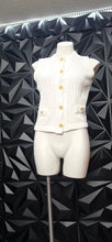 Load image into Gallery viewer, White vest         sz small
