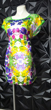 Load image into Gallery viewer, August silk floral print top           sz medium
