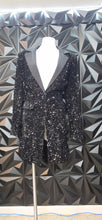Load image into Gallery viewer, Fashion Nova long sequin blazer          sz 2x (14/16)

